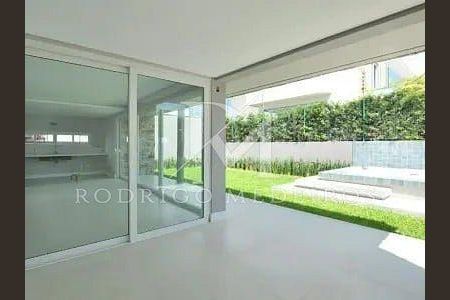 3_photo/95273eb133.ceff8192393c33de-ATLAS-1dfd03fd-4600-4200-9779-4c60aac9e4e4.jpg de casa à venda com 4 quartos, 390m² em Lagoa da Conceição, Florianópolis