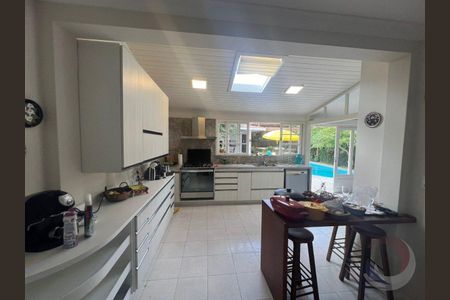 31_photo/95273eb2d3.dfdf3a77207432af-ATLAS-2f211a3d-8dc4-4bd6-8f0b-747e9a369cba.jpg de casa à venda com 4 quartos, 186m² em Lagoa da Conceição, Florianópolis