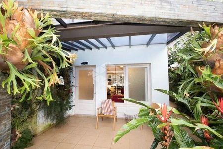 4_photo/95273eb2d7.de7f1e39899531ac-ATLAS-17b17122-3f2c-4a88-a9d5-b3d4e026f434.jpg de casa à venda com 4 quartos, 230m² em Lagoa da Conceição, Florianópolis