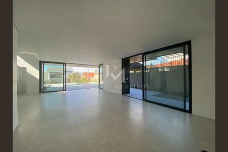 2_photo/95273eb349.97484f792a469e2d-ATLAS-8bb3b2a3-a021-4c50-bc5c-839d9aa4bca1.jpg de casa à venda com 5 quartos, 467m² em Lagoa da Conceição, Florianópolis