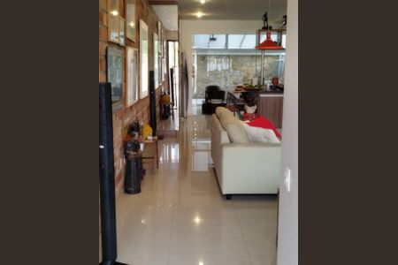 2_photo/95273eb391.0dba02f6e03a3679-ATLAS-d189ad6b-7cda-4e09-92d2-669e6699355e.jpg de casa à venda com 3 quartos, 140m² em Lagoa da Conceição, Florianópolis