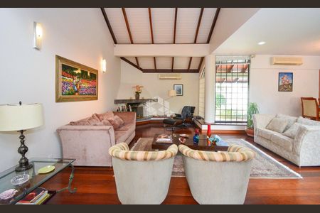 5_photo/95273eb48f.751bca41ac608a7d-ATLAS-3410f1ea-a1e4-4265-9b4e-d72e85837f63.jpg de casa à venda com 4 quartos, 255m² em Lagoa da Conceição, Florianópolis