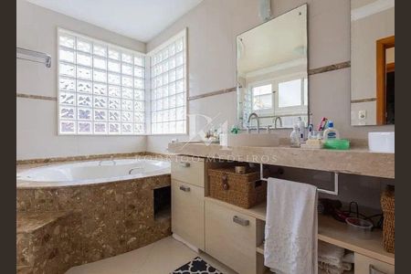 5_photo/95273eb4c9.ad6cb26ada8414aa-ATLAS-2ce9dd61-3094-42e4-8bea-6b42cdf2a08c.jpg de casa à venda com 4 quartos, 343m² em Lagoa da Conceição, Florianópolis