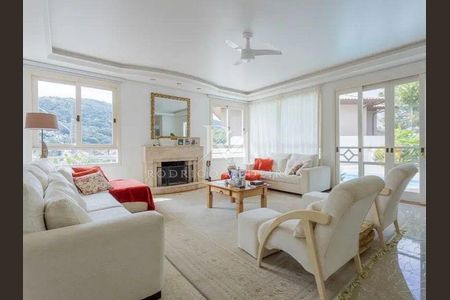 10_photo/95273eb4c9.ad6cb26ada8414aa-ATLAS-811a4eab-8520-4146-b2c3-c6ad2a8d8773.jpg de casa à venda com 4 quartos, 343m² em Lagoa da Conceição, Florianópolis