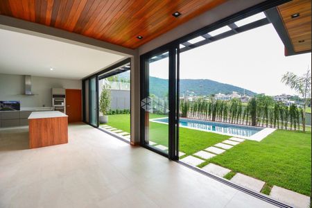 4_photo/95273eb697.671b3960e7484b54-ATLAS-edfab88b-4bba-43c6-a1ba-b3bcba8da3fd.jpg de casa à venda com 4 quartos, 607m² em Lagoa da Conceição, Florianópolis