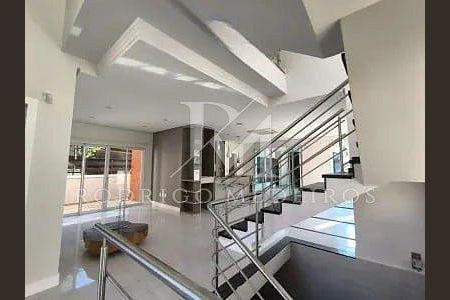 4_photo/95273eb6b9.8d9d2e8c4e07ca84-ATLAS-33fd11c6-2e35-4a57-a1d4-bfff076d3035.jpg de casa à venda com 5 quartos, 360m² em Lagoa da Conceição, Florianópolis