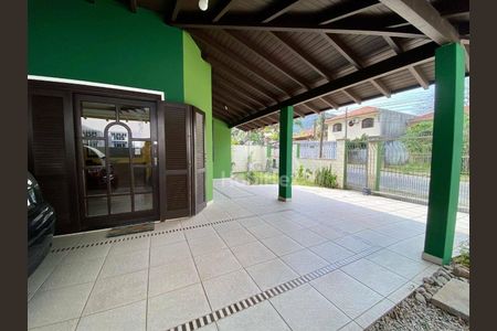 3_photo/95273eb9d5.12917f666bbf568e-ATLAS-0ddd1369-99aa-4a9e-abd8-e15750f6f9bb.jpg de casa à venda com 3 quartos, 220m² em Lagoa da Conceição, Florianópolis