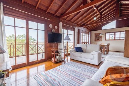 2_photo/95273ec64f.2166fbebe8fc1b24-ATLAS-2b4b75dc-a3b6-4f83-a3c8-c9320e56108a.jpg de casa à venda com 3 quartos, 206m² em Lagoa da Conceição, Florianópolis