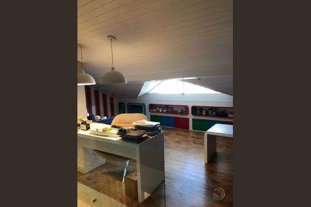 23_photo/95273ec735.ea0ff2ffec9a0f1c-ATLAS-dc46954c-d176-4ebe-aba5-7aad387934f4.jpg de casa à venda com 3 quartos, 161m² em Lagoa da Conceição, Florianópolis