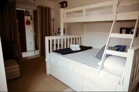 9_photo/95273ec829.d0c692211dcc31ce-ATLAS-1ea2372c-cb3f-4740-baeb-4ebbcd43fd79.jpg de casa para alugar com 3 quartos, 250m² em Lagoa da Conceição, Florianópolis