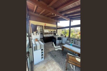 4_photo/95273ec829.d0c692211dcc31ce-ATLAS-2025d3f2-82f1-4cea-b3f6-b564eb50dbc9.jpg de casa para alugar com 3 quartos, 250m² em Lagoa da Conceição, Florianópolis