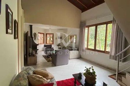 4_photo/95273eca27.50eeaee9bf1c73d0-ATLAS-38d9a718-2e7c-4262-a9a2-858d8bcbd11f.jpg de casa à venda com 5 quartos, 250m² em Lagoa da Conceição, Florianópolis