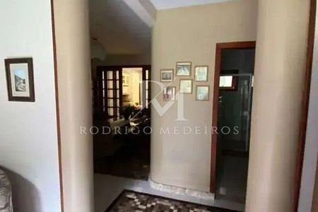 25_photo/95273eca27.50eeaee9bf1c73d0-ATLAS-eefb1c8b-4071-429a-b6d6-90fd6d3dbbb0.jpg de casa à venda com 5 quartos, 250m² em Lagoa da Conceição, Florianópolis