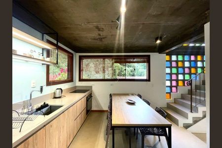 7_photo/95273edce3.56d1f59760bcb5e0-ATLAS-792ff3ac-dc33-48e2-9c8e-8d59cefb03cb.jpg de casa para alugar com 3 quartos, 120m² em Lagoa da Conceição, Florianópolis