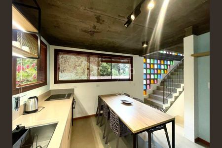 5_photo/95273edce3.56d1f59760bcb5e0-ATLAS-aea9d4b4-020b-440d-b320-ea25486a3fb3.jpg de casa para alugar com 3 quartos, 120m² em Lagoa da Conceição, Florianópolis