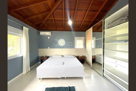 49_photo/95273ef5c5.974d063b20acfe41-ATLAS-0f80f6c5-83f0-4aef-88f7-afdccd8203db.jpg de casa para alugar com 4 quartos, 350m² em Barra da Lagoa, Florianópolis