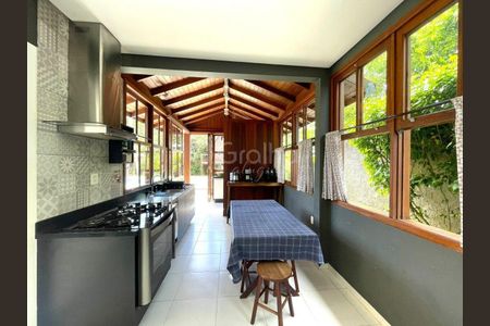 29_photo/95273ef5c5.974d063b20acfe41-ATLAS-1dcbbcf3-f6b4-4509-a2ec-ded2b2f568d1.jpg de casa para alugar com 4 quartos, 350m² em Barra da Lagoa, Florianópolis