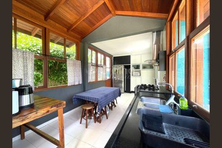 34_photo/95273ef5c5.974d063b20acfe41-ATLAS-2d7033d8-67de-4667-a45c-c842ec5c2cc6.jpg de casa para alugar com 4 quartos, 350m² em Barra da Lagoa, Florianópolis
