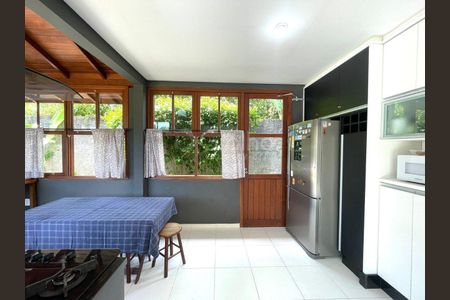 31_photo/95273ef5c5.974d063b20acfe41-ATLAS-724e60fd-88f7-44d0-b8b4-56f17a8805ce.jpg de casa para alugar com 4 quartos, 350m² em Barra da Lagoa, Florianópolis