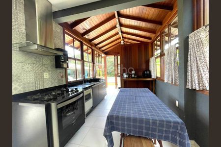 30_photo/95273ef5c5.974d063b20acfe41-ATLAS-98fde0d6-1f38-4402-bf22-cf5281beb12c.jpg de casa para alugar com 4 quartos, 350m² em Barra da Lagoa, Florianópolis