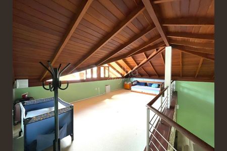 45_photo/95273ef5c5.974d063b20acfe41-ATLAS-9c815960-7ebf-496b-b0dd-0e0f7275b8a1.jpg de casa para alugar com 4 quartos, 350m² em Barra da Lagoa, Florianópolis