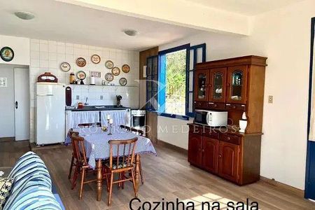 4_photo/95273f5e89.ceff8192393c33de-ATLAS-2a8eefca-04d6-4860-a6ac-736b88a6c096.jpg de casa à venda com 3 quartos, 140m² em Lagoa da Conceição, Florianópolis