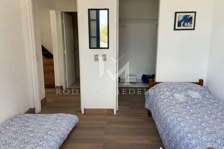 9_photo/95273f5e89.ceff8192393c33de-ATLAS-4e830df6-16b9-4240-b5be-56897de3ffb9.jpg de casa à venda com 3 quartos, 140m² em Lagoa da Conceição, Florianópolis