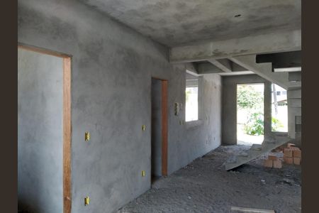 2_photo/9527404197.4cea1a0b3f6bbd2f-ATLAS-dab5ff68-d40a-49cd-b1ee-a0557ccf2e19.jpg de casa à venda com 2 quartos, 110m² em São João do Rio Vermelho, Florianópolis