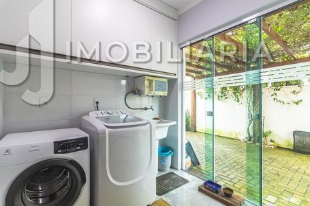 11_photo/952741ce21.b82b500fbc3a4e41-ATLAS-473d5960-b14d-440e-aee3-a5310f9d6a1c.jpg de casa à venda com 3 quartos, 270m² em São João do Rio Vermelho, Florianópolis