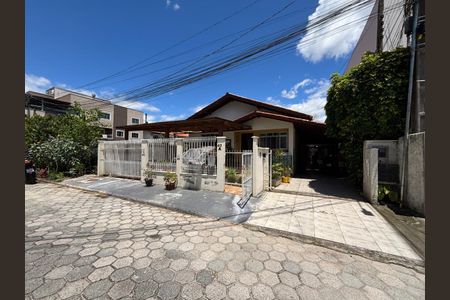 4_photo/952741e317.732b7fd8aaa5f07d-ATLAS-193af46e-211d-4eef-b5f6-69ca77abe1c8.jpg de casa à venda com 3 quartos, 100m² em Ingleses do Rio Vermelho, Florianópolis