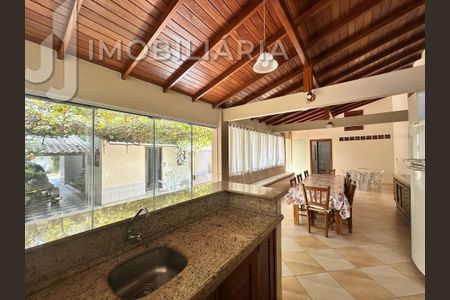 9_photo/952741e6dd.e98a0441d5514113-ATLAS-ca8277bf-2fc2-4674-93a8-306ec85a74f3.jpg de casa à venda com 3 quartos, 293m² em Ingleses do Rio Vermelho, Florianópolis