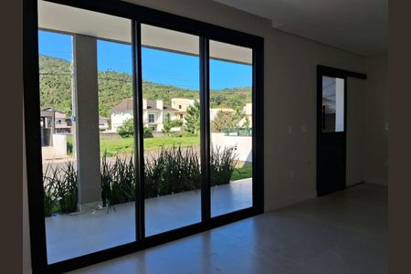 6_photo/952742444f.0efab58b94643d7b-ATLAS-e87589e3-2ced-4b1b-b30f-596c68ddaff0.jpg de casa à venda com 3 quartos, 162m² em Cachoeira do Bom Jesus, Florianópolis