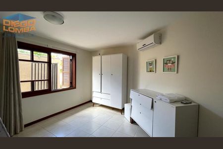 3_photo/9527425b03.df2406aa61ba3211-ATLAS-a9d4b4ef-1eed-4af2-bf83-2509930d1a2c.jpg de casa à venda com 4 quartos, 613m² em Ponta das Canas, Florianópolis