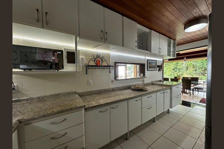 18_photo/9527428a31.ea44b0009f7abdef-ATLAS-c4e90655-1706-497e-bcd4-c6c219ed79a8.jpg de casa à venda com 4 quartos, 213m² em Praia Brava, Florianópolis