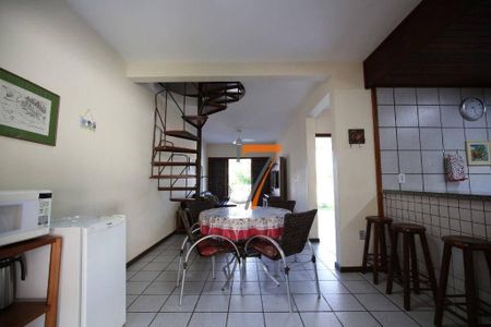 3_photo/9527428bbf.86fa7c56df5ec564-ATLAS-e95fc959-9878-422c-8d22-6f21c7dbc16b.jpg de casa à venda com 3 quartos, 143m² em Praia Brava, Florianópolis