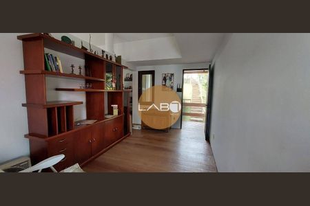 7_photo/952742dd7f.0dba02f6e03a3679-ATLAS-be64979b-e5f8-4f85-a9f6-d97cd444ef62.jpg de casa à venda com 2 quartos, 182m² em Ponta das Canas, Florianópolis