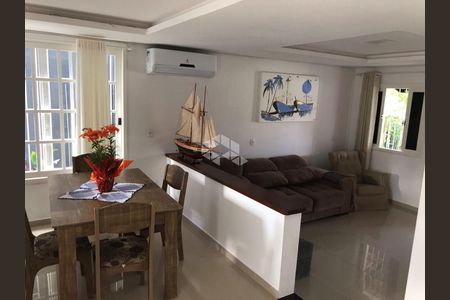 8_photo/952742e601.ead0744c2329e0c8-ATLAS-875c3690-32b6-48ef-a1c4-ccb9b92fbf4b.jpg de casa à venda com 3 quartos, 300m² em Ponta das Canas, Florianópolis