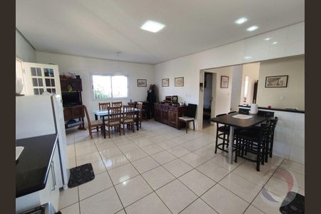 4_photo/952742e661.828c431c7d69c527-ATLAS-3faffce1-c4f5-4352-9417-a0cfe889fac9.jpg de casa à venda com 3 quartos, 211m² em Ponta das Canas, Florianópolis