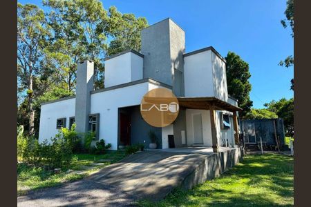 3_photo/952742e8e7.2d5b66cf4807465a-ATLAS-15a4c934-3f3c-43db-863b-2c9051d5bc17.jpg de casa à venda com 4 quartos, 191m² em Lagoinha do Norte, Florianópolis