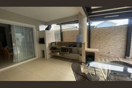 17_photo/95274390a3.94eccd8fc9add72f-ATLAS-e763d873-14e5-4fd5-984b-1b1bb0b90785.jpg de casa à venda com 3 quartos, 134m² em Canasvieiras, Florianópolis