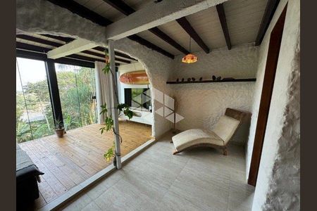 3_photo/9527439b0d.a5b61410c387fb0a-ATLAS-d9cdac49-b6c2-4645-aac3-4ec23524dfe1.jpg de casa à venda com 4 quartos, 100m² em Canasvieiras, Florianópolis