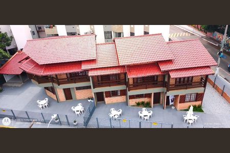 5_photo/9527439cd1.521465a1a6cc0fb0-ATLAS-14e6ec69-4692-4b9a-b17c-cddcd9ded148.jpg de casa à venda com 2 quartos, 80m² em Canasvieiras, Florianópolis