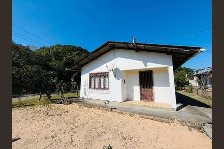 8_photo/952743e275.ee31d1fd9df23408-ATLAS-81dec5aa-1f8c-4beb-a65f-e4c0da781d32.jpg de casa à venda com 3 quartos, 80m² em Vargem Pequena, Florianópolis