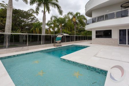 47_photo/9527444295.68fea5cf95d25830-ATLAS-1f17577d-e156-4726-85e8-e4782b0cdcf8.jpg de casa à venda com 5 quartos, 600m² em Jurerê Internacional, Florianópolis