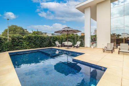 30_photo/95274442c5.aef4de6394ba8e6d-ATLAS-23ea7abb-b926-4e79-b5df-1d32292c3ee2.jpg de casa à venda com 5 quartos, 500m² em Jurerê Internacional, Florianópolis