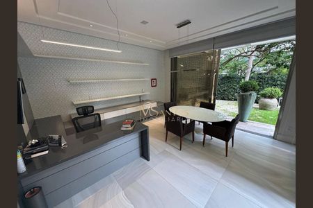 3_photo/952744432b.0dba02f6e03a3679-ATLAS-df4eaee3-d522-40ea-bcb2-d90a9560ac90.jpg de casa para alugar com 3 quartos, 486m² em Jurerê Internacional, Florianópolis