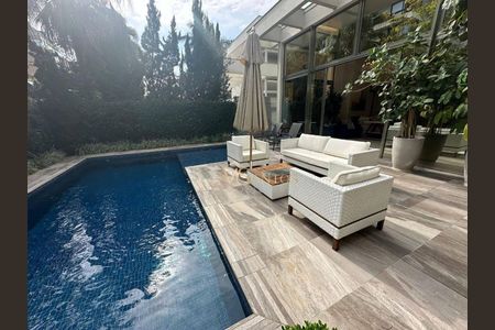 3_photo/952744432b.0dba02f6e03a3679-ATLAS-ea70aa2b-e69c-4bf0-aacf-8e4b3df7e8f3.jpg de casa para alugar com 3 quartos, 486m² em Jurerê Internacional, Florianópolis