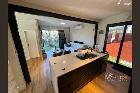 10_photo/95274457e9.f04eb875c589874c-ATLAS-be1ee0ed-9c79-499a-b5ce-db07183bd5da.jpg de casa à venda com 3 quartos, 164m² em Jurerê Internacional, Florianópolis