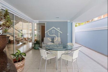 8_photo/9527445813.445c0bca81181d7a-ATLAS-381b5434-1828-495c-989e-e28fa7befcaa.jpg de casa para alugar com 4 quartos, 300m² em Jurerê Internacional, Florianópolis