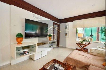 12_photo/952744589b.ae537c11cfa6cc3a-ATLAS-5498efac-1255-4a4e-bbca-0ba6ee0c48a0.jpg de casa para alugar com 7 quartos, 350m² em Jurerê Internacional, Florianópolis